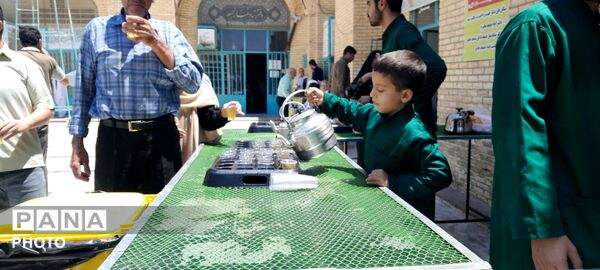 فعالیت چایخانه حضرت زهرا (س) در مسجد جامع 