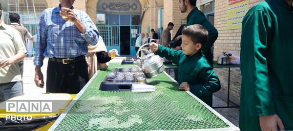 فعالیت چایخانه حضرت زهرا (س) در مسجد جامع 