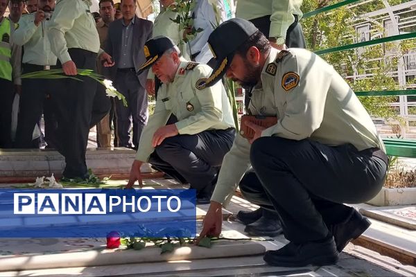 آیین گلباران قبور شهدا در آخرین روز هفته انتظامی