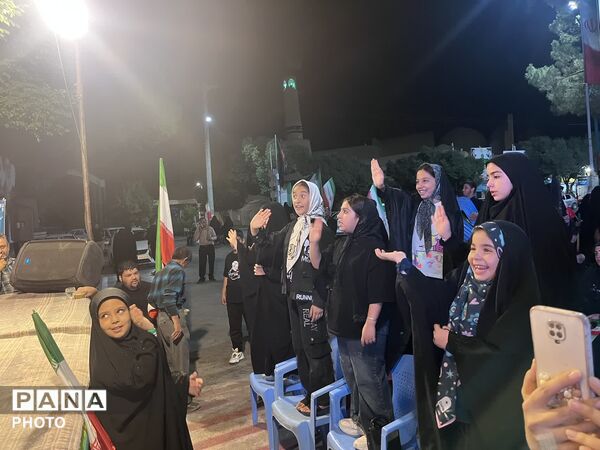 حضور پرشور نوجوانان ابرکوهی در تجمعات شبانه