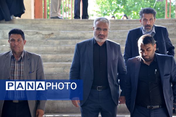 اجتماع مردم شهرکرد در مراسم یادبود سیدالشهدای خدمت