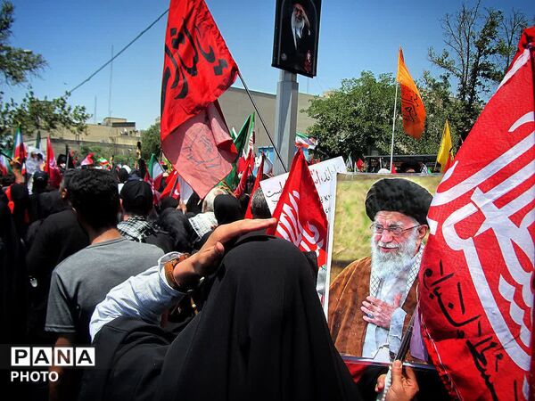 مراسم بدرقه و تشییع آقای شهید ایران در تهران 