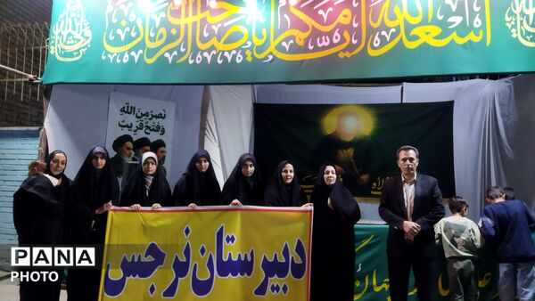  خروش غدیر و میثاق با یاد امام، جلوه ای از ولایت مداری دانش اموزان زاوه  