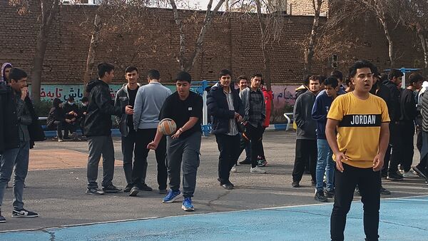 برگزاری فینال مسابقات والیبال گروهی درون مدرسه‌ای در دبیرستان شاهد ابوذر غفاری 