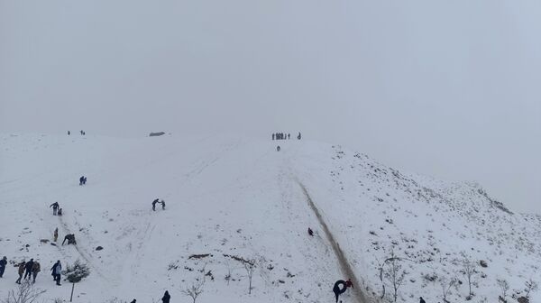  برف بازی مردم نیشابور در روستای برف ریز 