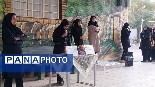 گرامیداشت هفته بسیج دانش آموزی در دبیرستان فیاض 