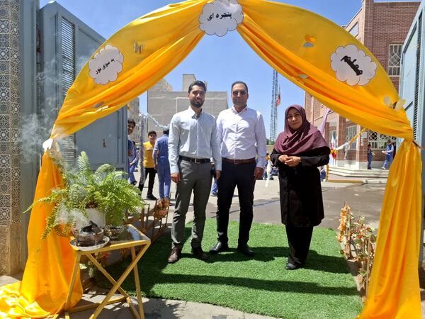جشن روز معلم در دبستان عذرا پورشهریاری با برنامه های ویژه برگزار شد
