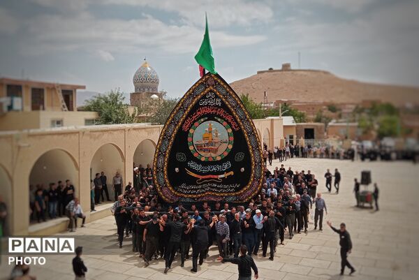 آیین سنتی نخل برداری در بنادکوک دیزه به مناسبت شهادت امام رضا (ع)