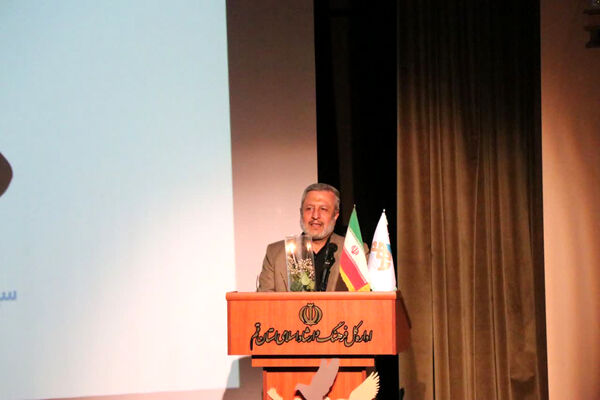 همایش ادبی هنری «مزد خدمت» در قم