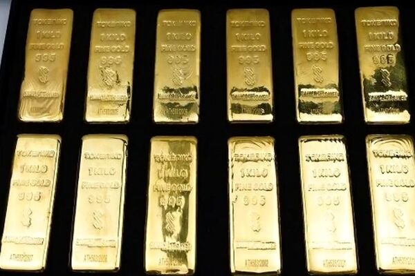 طلای جهانی در آستانه عبور از مرز ۴۵۰۰ دلار