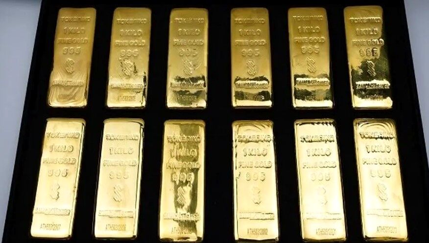 طلای جهانی در آستانه عبور از مرز ۴۵۰۰ دلار