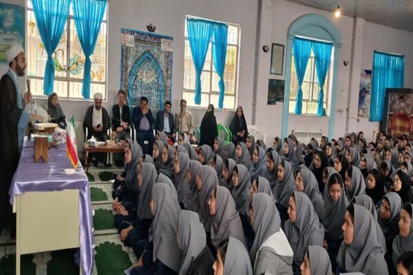 برگزاری جشن دهه کرامت و روز دختر در مدرسه نمونه دولتی فدک
