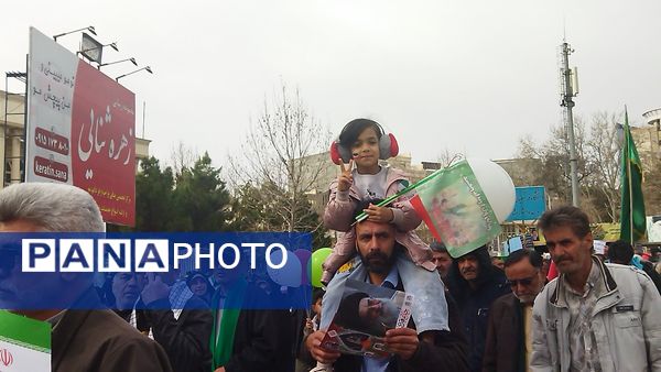 حضور افشار مختلف مردم نیشابور در راهپیمایی ۲۲ بهمن 