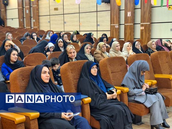 گرامیداشت معلمان و فارغ‌التحصیلان در دبیرستان شهید بابایی