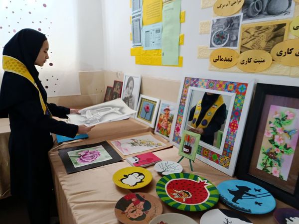 نمایشگاه ماها در دبیرستان فرزانگان