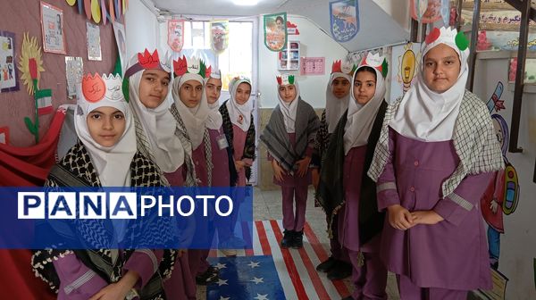  قاب‌های خبری از مراسم زنگ انقلاب در دبستان بوستان شهرستان بن