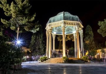 با لسان الغیب درکنار نیمکت ها




