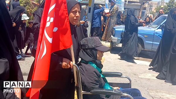  برافراشته شدن پرچم های «یالثارات‌الحسین» بر دوش عزاداران حسینی کامیاران