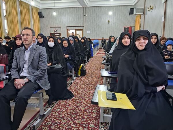 تقدیر از پژوهشگران برگزیده ناحیه 5 مشهد