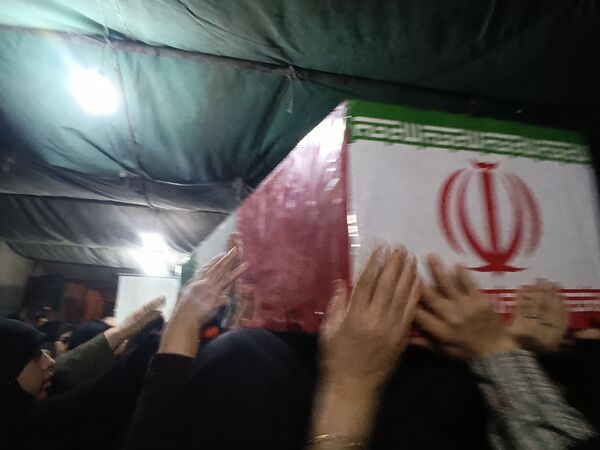 تشییع پیکر شهید گمنام در نمایشگاه یاس کبود 