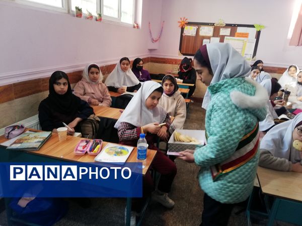 موکب دانش‌آموزی مدرسه ۲۲ بهمن به‌مناسبت ولادت حضرت مهدی (عج)