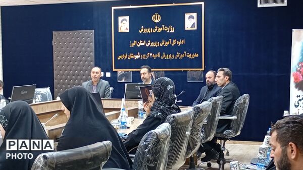 مراسم تجلیل از فرزندان دانش آموزان شهدای جنگ رمضان