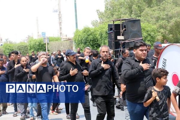 دسته‌روی عزاداران شهرستان بندرخمیر در آیین تاسوعای حسینی