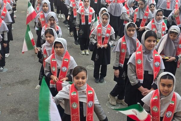 جشن پیروری انقلاب اسلامی در دبستان شهید آقچه‌لو رباط‌کریم