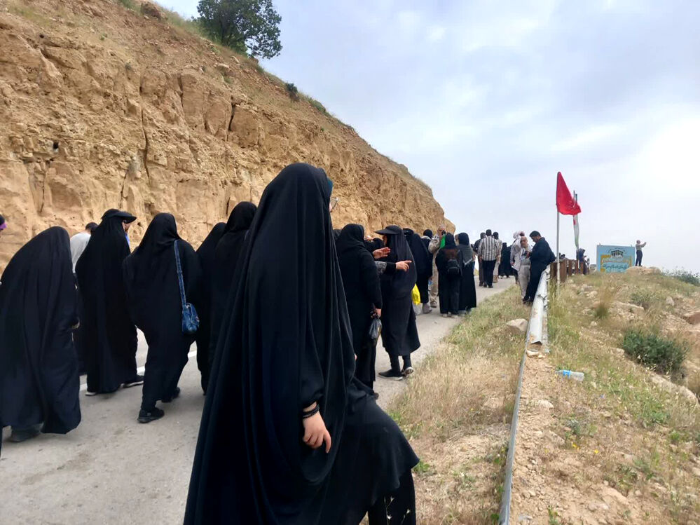اعزام دانش‌آموزان بسیجی قم به اردوی راهیان نور غرب کشور