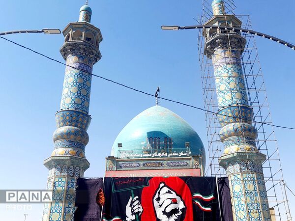 حماسه سرود 1000نفری دانش‌آموزان ناحیه ۴ کرج در بزرگداشت رهبر شهید