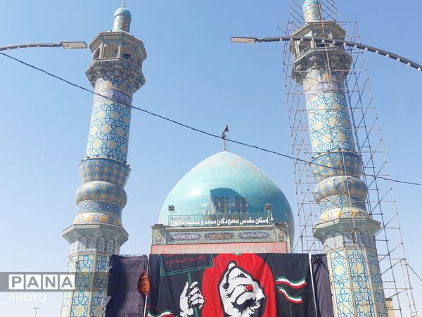 حماسه سرود 1000نفری دانش‌آموزان ناحیه ۴ کرج در بزرگداشت رهبر شهید