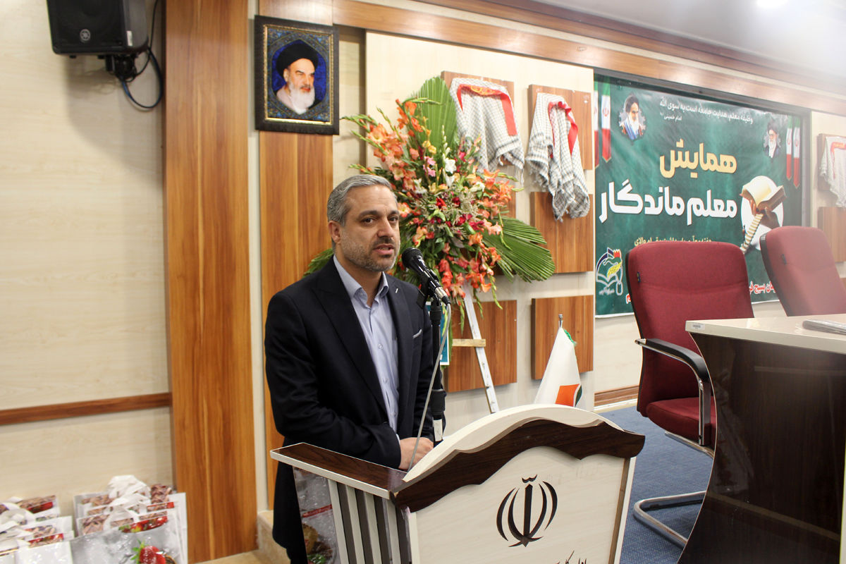 همایش معلم ماندگار در قم برگزار شد