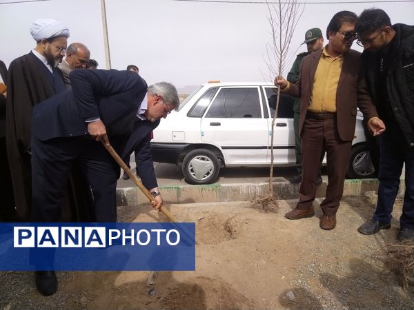 مراسم درخت کاری در مدرسه پویندگان فرهنگ شهرستان خلیل آباد 