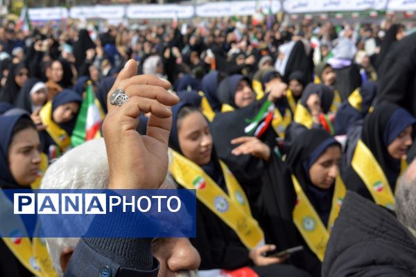 حماسه دانش‌آموزان اسلامشهر در ۲۲بهمن