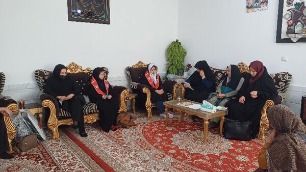 دیدار با خانواده شهدا به رسم عاشقی