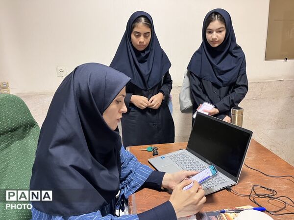 داوری مرحله منطقه‌ای مسابقات علمی پژوهشی ملاصدرا دانش‌آموزان ناحیه ۴ کرج