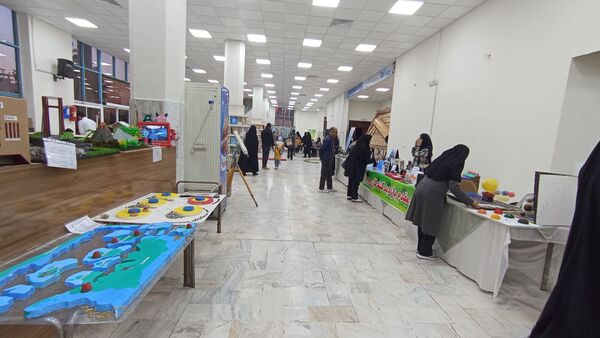 نمایشگاه  آثار پژوهشی وفن آوری در فرهنگسرای سیمرغ