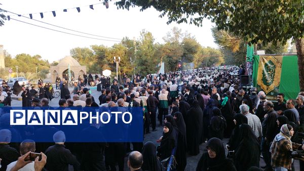 قافله پیاده‌روی و عزاداری خادمیان رضوی و هیات‌های مذهبی اصفهان
