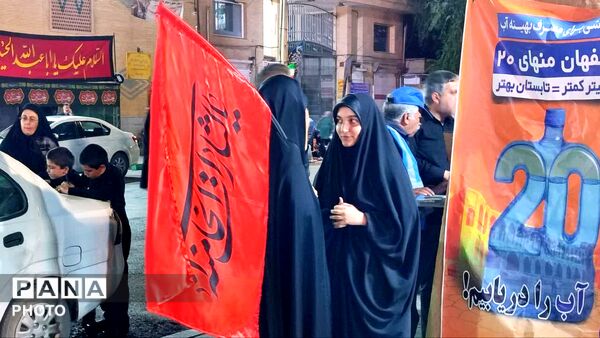تجمع مردمی شهرستان نجف‌آباد همراه با عزاداری ایام محرم