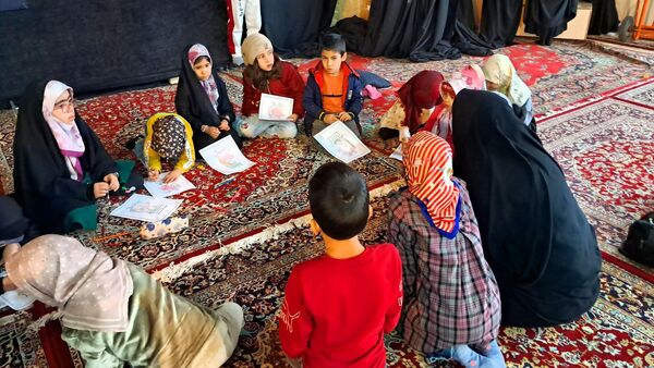 برپایی غرفه کودک در حاشیه نماز جمعه شهرستان کاشمر 