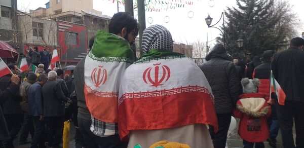 همگام با هم؛ مردم و دانش‌آموزان، شکوه جاودانه ۲۲ بهمن را فریاد می‌زنند