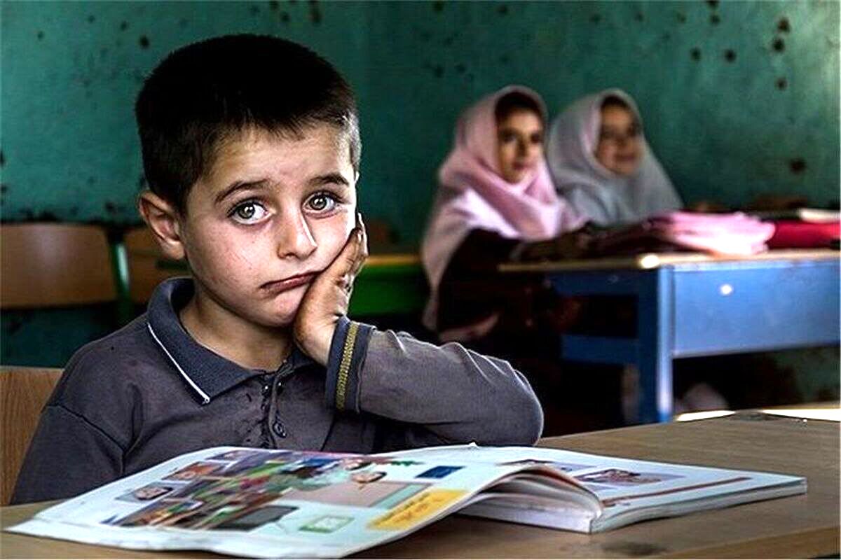 ترک تحصیل دانش‌آموزان در مناطق محروم، چالش جدی محسوب می‌شود 