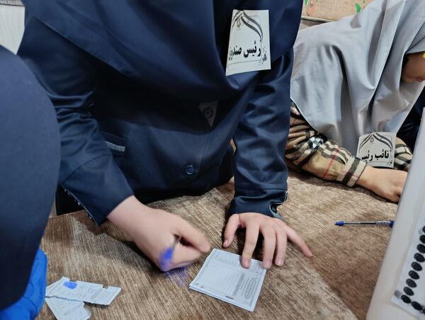 رقابت پرشور دانش آموزان در انتخابات شورای دبیرستان میرزا جعفر سروقد