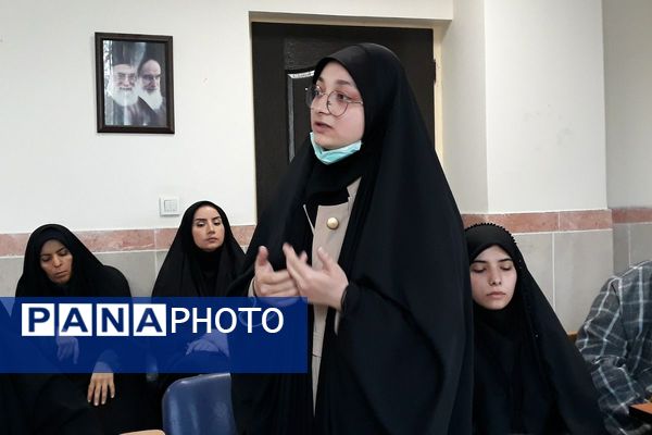 رقابت دانش‌آموزان منتخب در انتخابات منطقه‌ای شورای دانش‌آموزی بهارستان دو