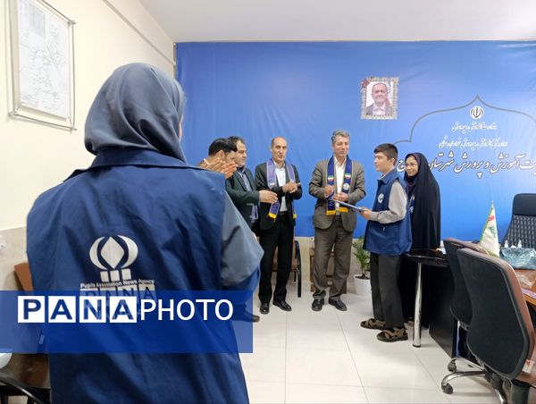 نشست مدیر آموزش و پرورش فاروج با دانش‌آموز خبرنگاران پانا