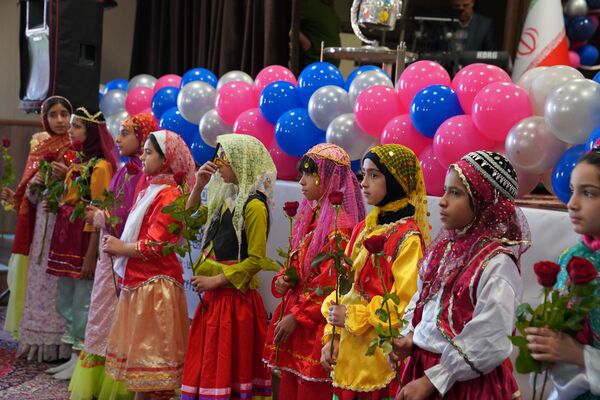  جشن عاطفه‌ها در دبستان دخترانه شهید محمد قضاوی آموزش و پرورش ناحیه 4