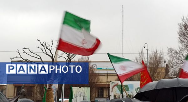 باران هم حریف عشق به وطن نشد