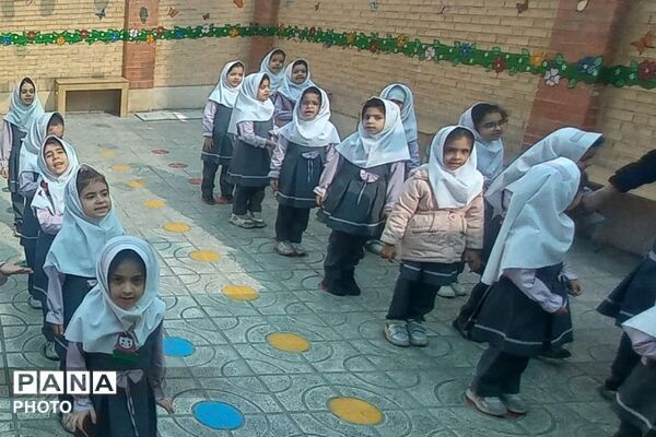 بازدید مدیر اداره تعلیم و تربیت شهرستانهای استان تهران از کودکستان فدک ناحیه دو شهرری 