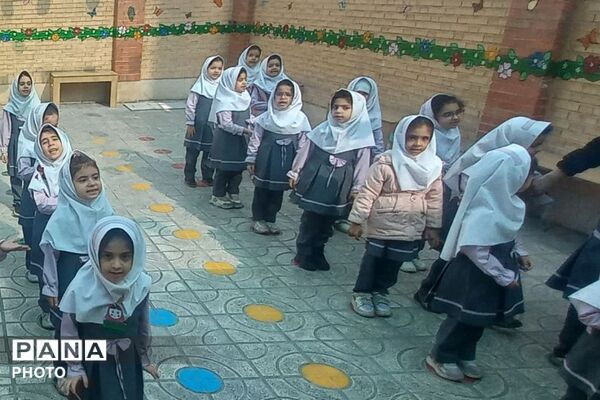 بازدید مدیر اداره تعلیم و تربیت شهرستانهای استان تهران از کودکستان فدک ناحیه دو شهرری 