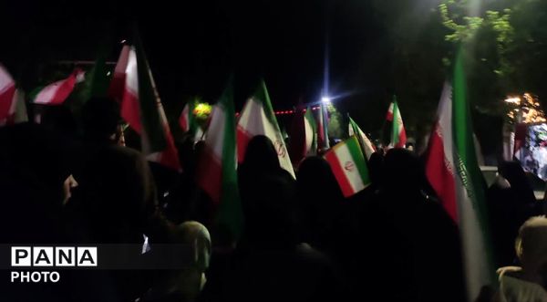 کاروان پیاده در میدان آزادی یزد